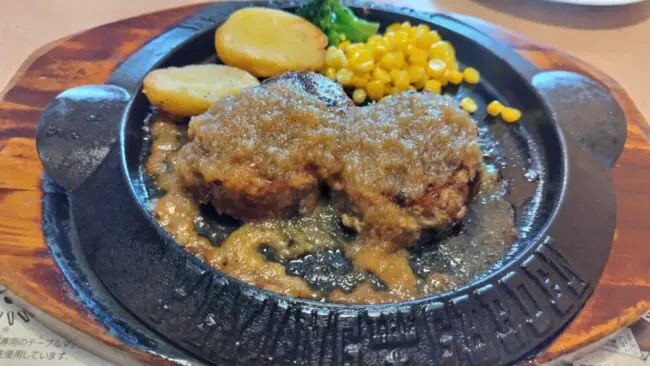 フライングガーデンの株主優待】爆弾ハンバーグでランチしてみた